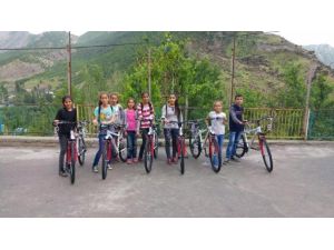 Beytüşşebap’ta Başarılı Öğrencilere Bisiklet Dağıtıldı