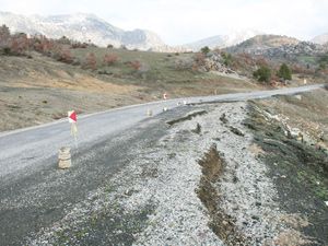 Yağış, Derebucak'ta yolları tahrip etti