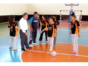 Araban’da Kızlar Futsal Turnuvası Düzenlendi