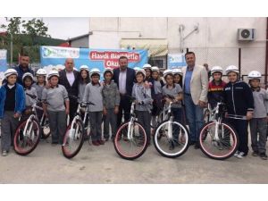 Bisiklet Dağıtımı Köy Okulunda Devam Etti