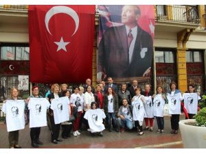 Chp’den Gençlere Atatürk Tişörtü