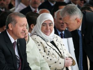 Başbakan Adayı Binali Yıldırımın Eşi Kimdir?