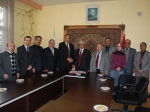 Sarayönü'nde sosyal denge için el sıkışıldı