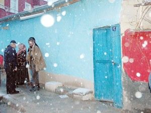 Genç kızın kar maskeli yalanı