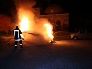 Lüks otomobil yandı