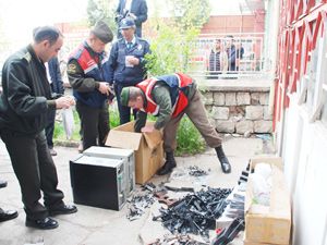 Uzun namlulu silah imalatına baskın