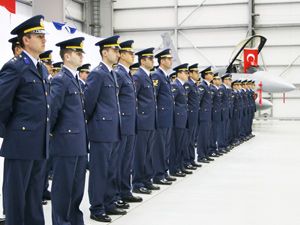 Pilot Teğmenlerin mezuniyet töreni