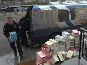 Ayakkabı yerine kaçak sigara çıktı