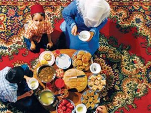 Dört kişilik bir ailenin iftar sofrasının maliyeti 74 lira