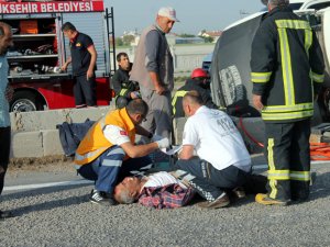 Minibüs İle Otomobil Çarpıştı: 1 Ölü, 5 Yaralı