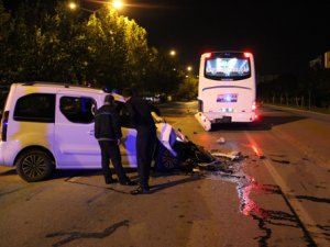 Hafif ticari araç yolcu otobüsüne çarptı: 1 yaralı