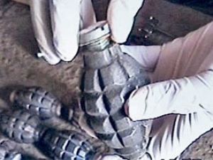Polise atmak istediği bomba elinde patladı