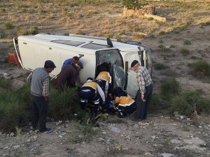 Konya'da minibüs devrildi: 8 yaralı