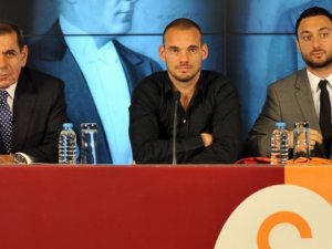 Sneijder: Personelin parasını biz veriyoruz