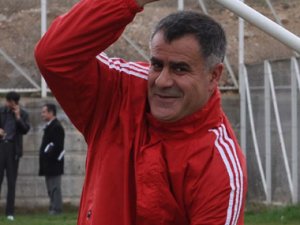 Antrenör Niyazi Boylu Osmaniyespor ile anlaştı