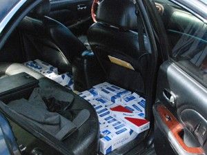 Son model araçla kaçak sigara taşırken kanala uçtu