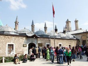 Tatili fırsat bilen minikler, Mevlana’ya akın etti