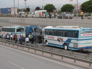 Zincirleme kazada 36 işçi yaralandı