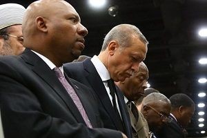 Erdoğan'a Kabe örtüsü koydurtmadılar