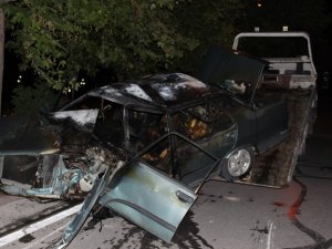 Konya'da otomobil ağaca çarptı: 2 yaralı