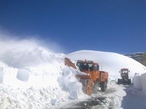 İlçe yolu hala açılamadı