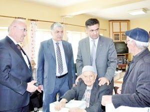 Başkan Kalaycıdan huzurevi sakinlerine hediye