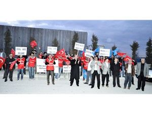 Sendikalı işçiler hak arayışında