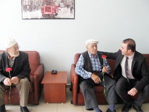 Nakipoğlundan Huzurevine ziyaret