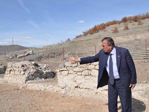Antik tiyatroda kazı çalışmaları başladı
