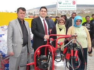 Akkiseli kadınlar süt sağım makinelerine kavuştu