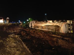Konya'da yük tankeri devrildi: 1 ölü