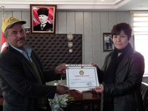 Adsız Belediye Başkanından başarılı personele ödül