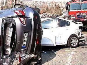 Otobüs 11 aracı böyle biçti!