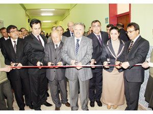Sağlık çalışanlarından okula kütüphane