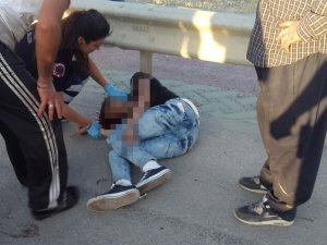 Bariyerlere sıkışan motorsikletli yaşamını yitirdi