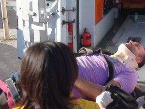 Balkon demiri kopunca 3. kattan düştü