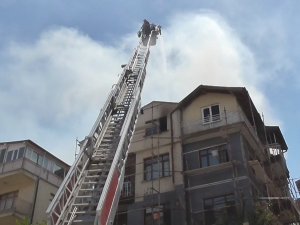 Beyşehir’de Çatı Yangınını İtfaiye Söndürdü