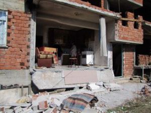 Taşova'da balkon çöktü: 1 ölü