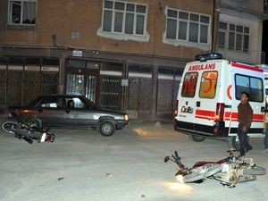 Karaman'da iki motosiklet çarpıştı: 3 yaralı