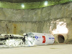 Tünel için dağlar deliyor