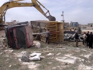 Kadınhanı'nda devrilen kamyonun altında kalan sürücü öldü