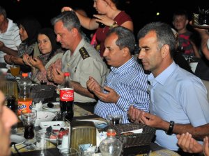 Akşehir’de Şehit Ve Gazi Ailelerine İftar Yemeği