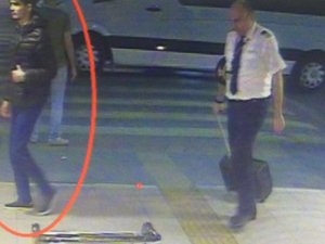 Teröristin havalimanına geliş anı kamerada