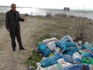 Beyşehir Gölü kıyılarına dökülen molozlar tepki çekiyor