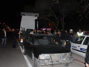 Beyşehir Caddesinde 3 araç birbirine girdi