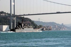 Rus savaş gemisi İstanbul'a geldi