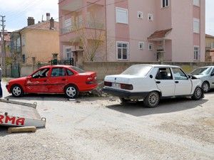 Karaman'da iki otomobil çarpıştı: 8 yaralı