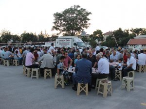 Türk Anadolu Vakfı'ndan iftar yemeği