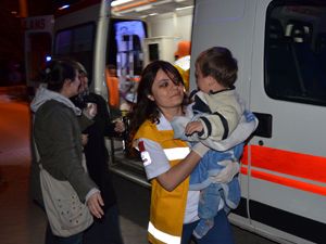 Karaman'da otomobil yayalara çarptı: 3 yaralı