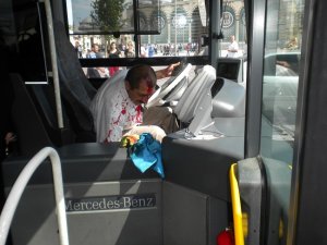 Otobüs şoförüne sopayla saldırı